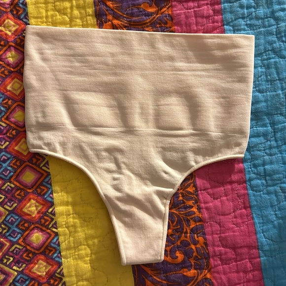 Skims shapewear - Picture 2 of 3